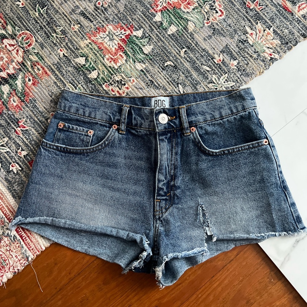 UO BDG mid rise essential short raw frayed hem